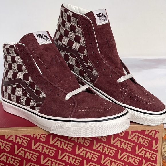 Vans Men’s Sk8-Hi Stitch Checkerboard Bitte
VN000CP97YO
Sneakers - Picture 13 of 16